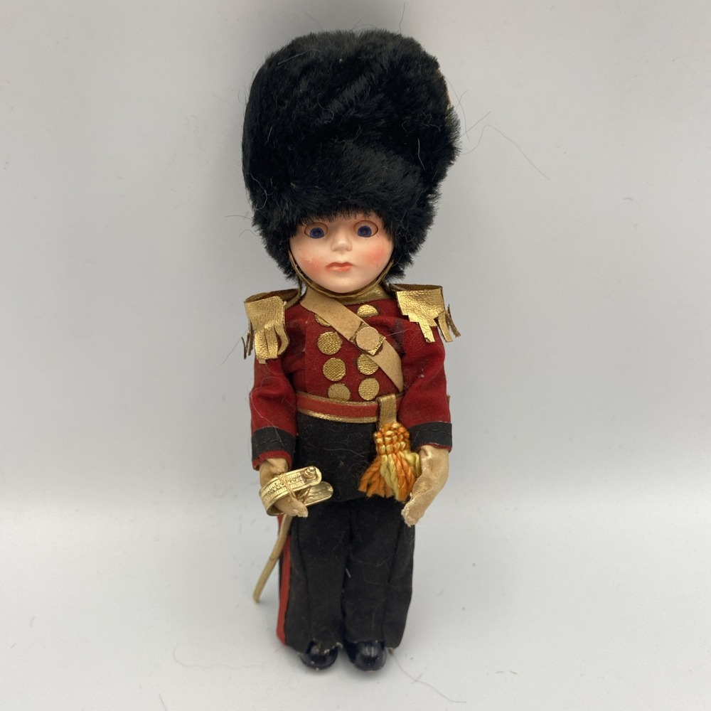 Vintageโ Male Beefeater Tower Of London England UK Guard Souvenir Doll 6"